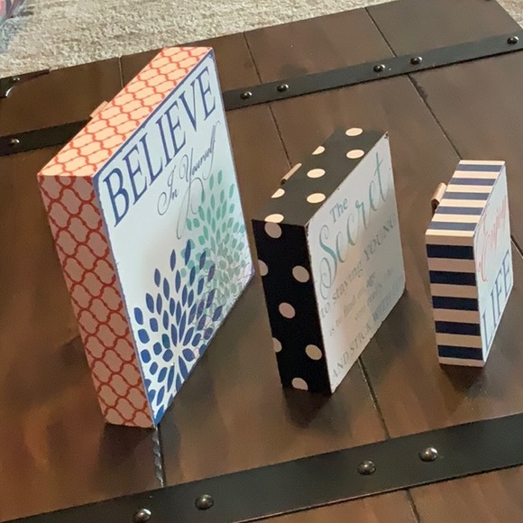 NWT Set of 3 Box Signs - Picture 3 of 6